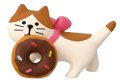 concombre まったりドーナツショップ2025　ドーナツ運び猫